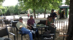 Cafe at Retiro Park with Rick, Joe and Casey and guitar player