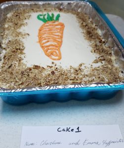 Cake decorated with the drawing of a carrot